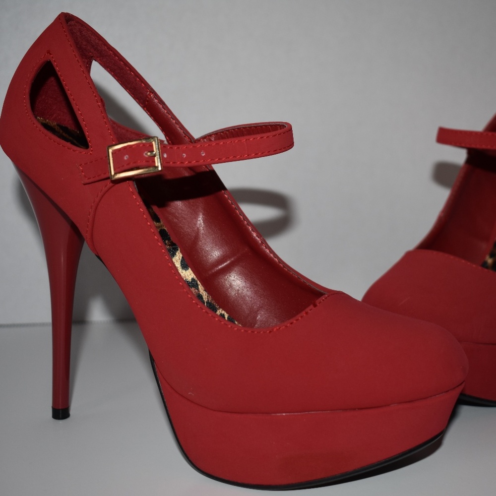 Red Pumps